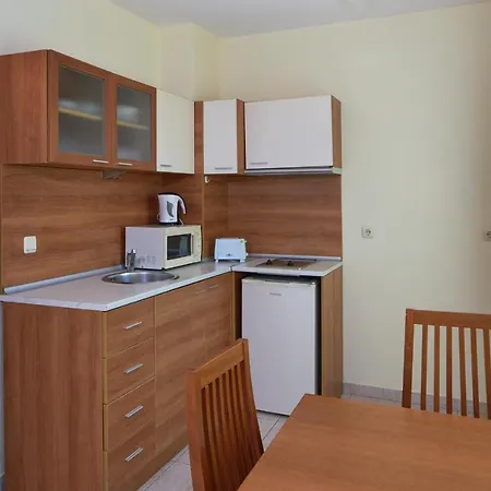 Pollo Apartmanhotel 3*