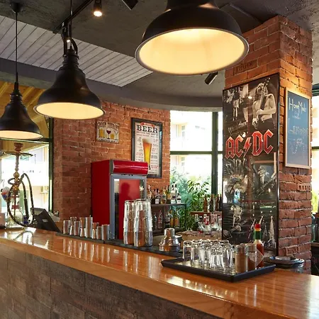 Pollo מלון דירות 3*