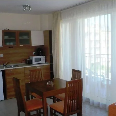 Pollo Apartmanhotel 3*