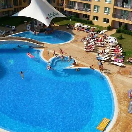 Pollo Apartahotel 3*