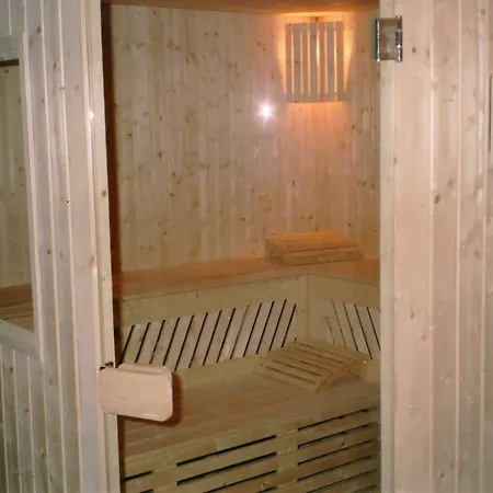 Pollo Apartmanhotel 3*