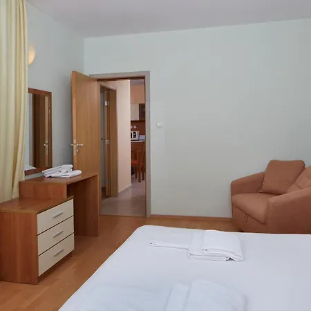 Pollo Lägenhetshotell 3*