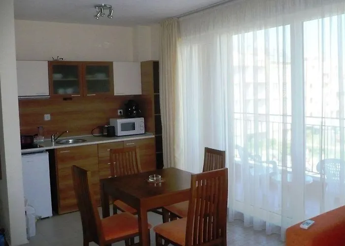 Pollo Apartahotel 3*